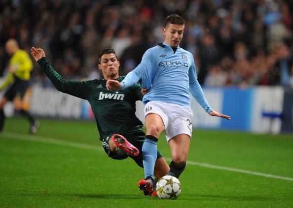 中足联俱乐部财务约定：若签阴阳合同俱乐部将降级，球员禁赛两年（中足联财务新规：签订阴阳合同俱乐部将被降级，涉事球员禁赛两年）