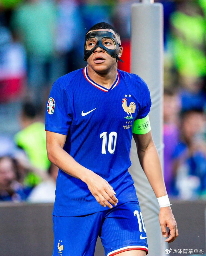 卡尔是否该去踢世界杯？里贝里：足球中没有“太早”这一说法（里贝里力挺卡尔出征世界杯：足球从无“太早”一说）