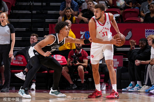 慕尼黑1860主席曾抱怨海纳未认出自己，拜仁球迷拉横幅回怼（慕尼黑1860主席称海纳未认出自己，拜仁球迷举横幅回击）