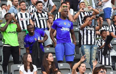 体育精神，霍伊伦祝贺麦克托米奈和苏格兰晋级世界杯（霍伊伦祝贺麦克托米奈与苏格兰晋级世界杯，彰显体育精神）