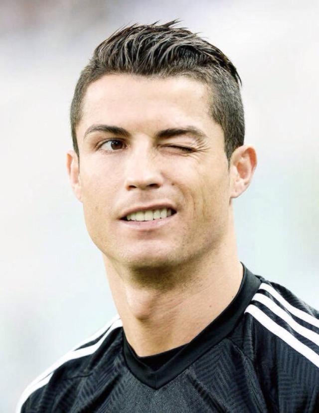 解说到了一个亚冠精英联赛的超巨失误…（解说直言：亚冠精英联赛超级球星酿成关键失误）