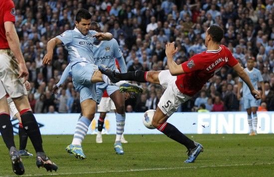 足球欧冠16强对阵出炉，多场焦点战提前上演（欧冠16强对阵揭晓，多场重磅对决提前上演）