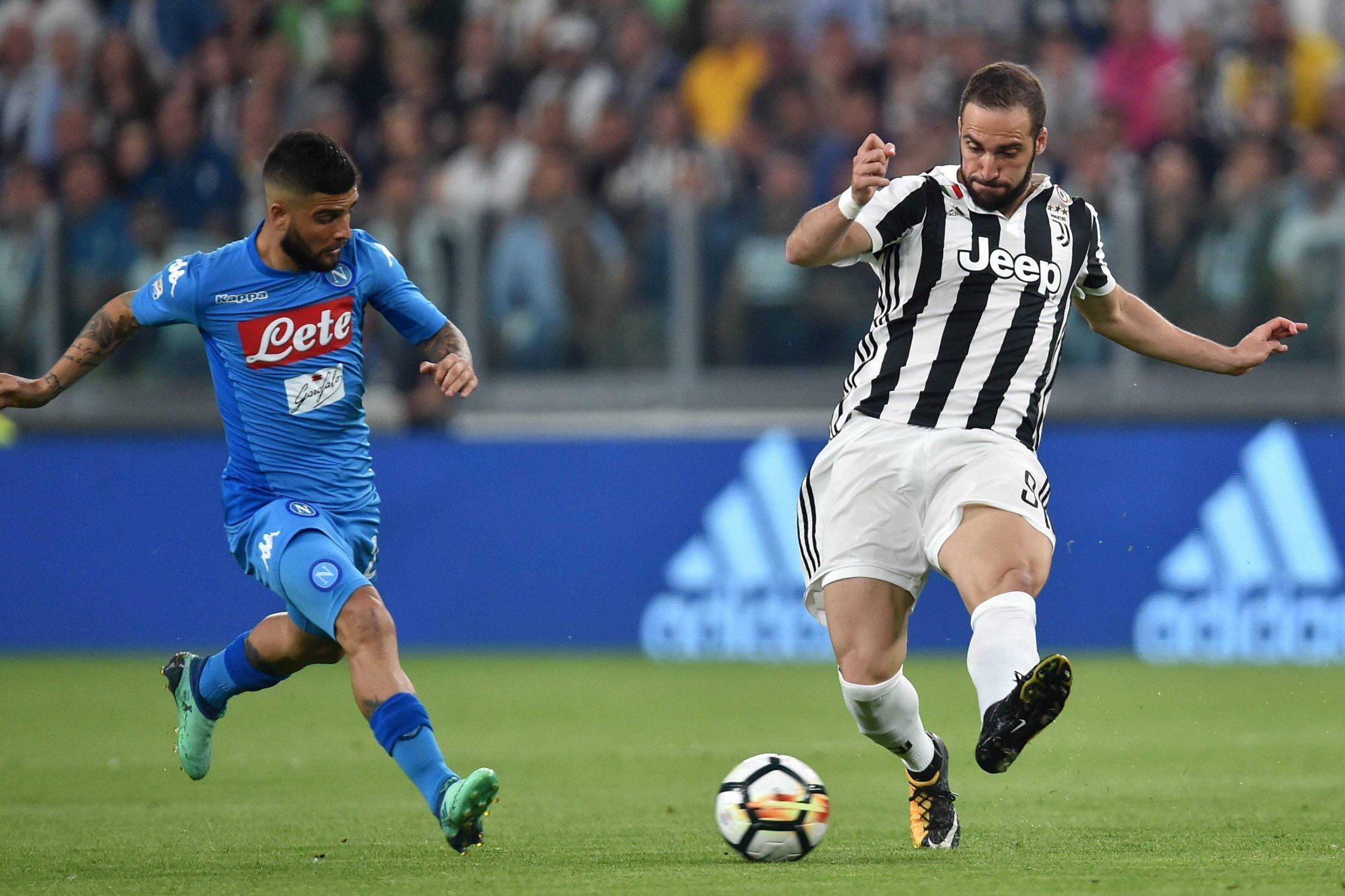 维尼修斯续约陷入僵局：皇马3000万天价要求引发博弈（维尼修斯续约谈判受阻：皇马3000万要价引发拉锯）